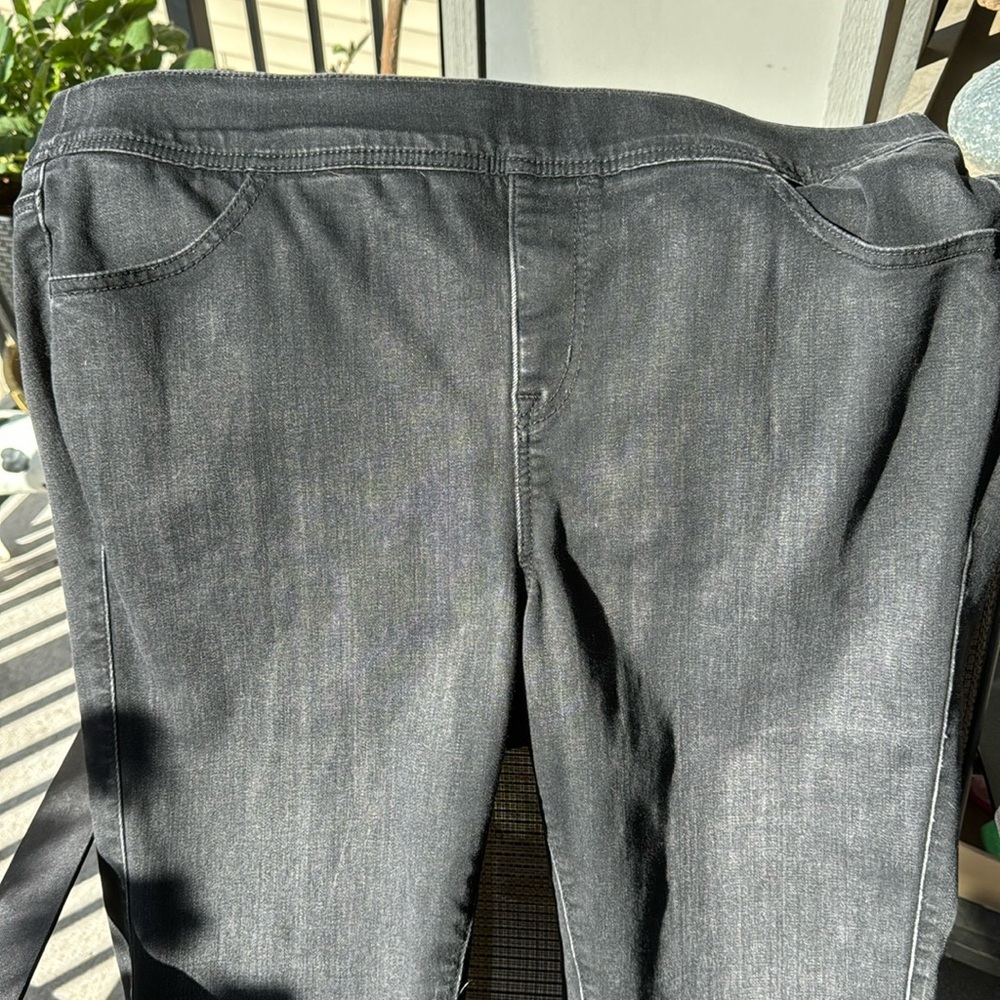 Women’s Tall Torrid super soft lean jeans. Size 2T in Torrid size